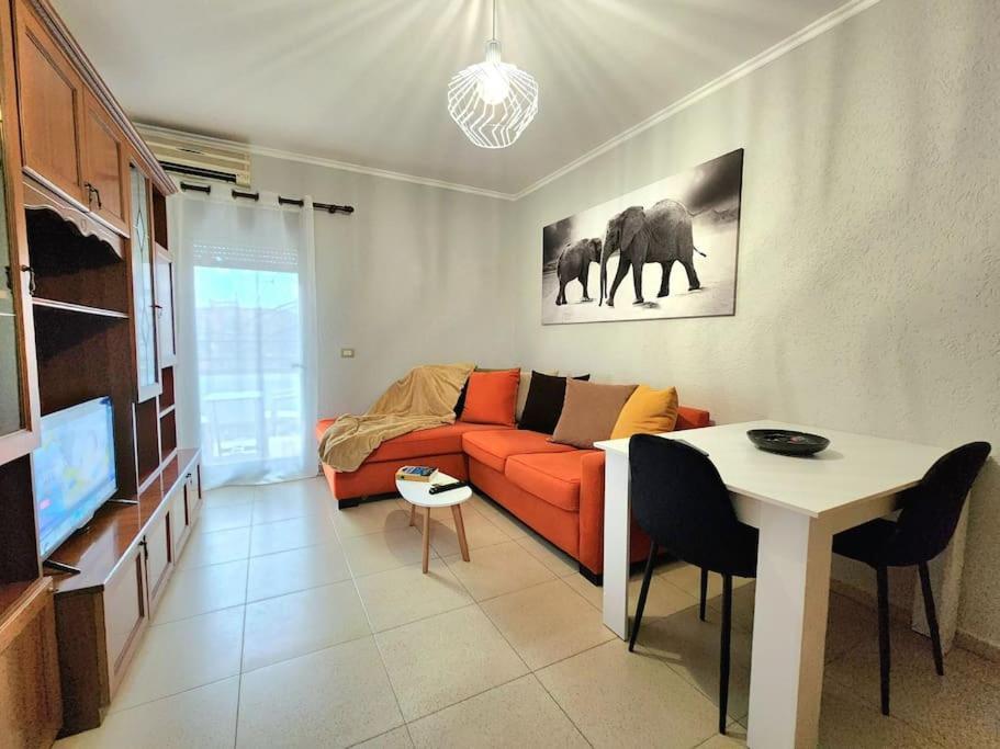 One Bd Flat Near Center With 24H Self Check In Lägenhet Tirana Exteriör bild