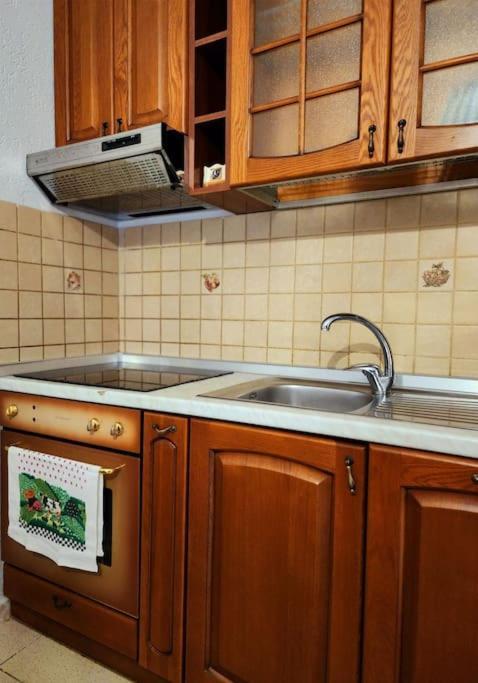 One Bd Flat Near Center With 24H Self Check In Lägenhet Tirana Exteriör bild