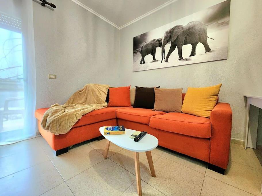 One Bd Flat Near Center With 24H Self Check In Lägenhet Tirana Exteriör bild